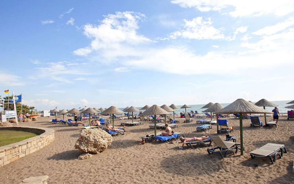 Crystal Tat Beach Hotel