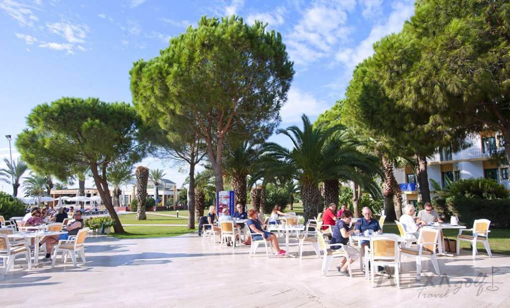 Crystal Tat Beach Hotel