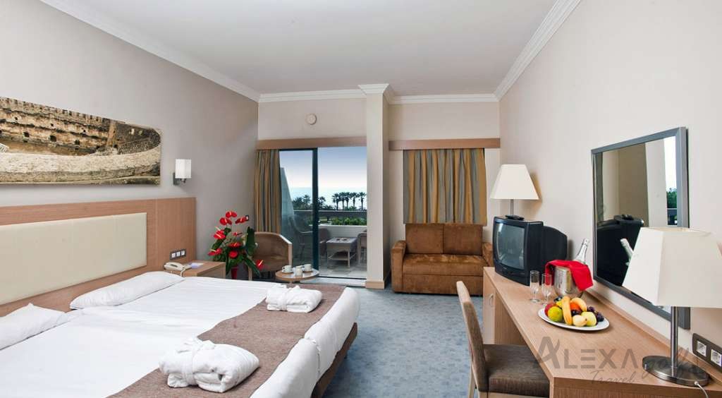 Crystal Tat Beach Hotel