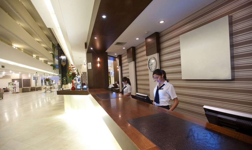 Crystal Tat Beach Hotel